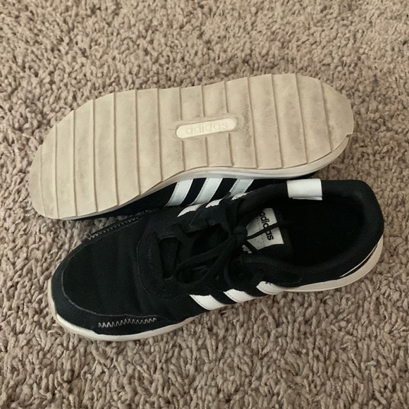 Adidas size 7.5 - Picture 2 of 3
